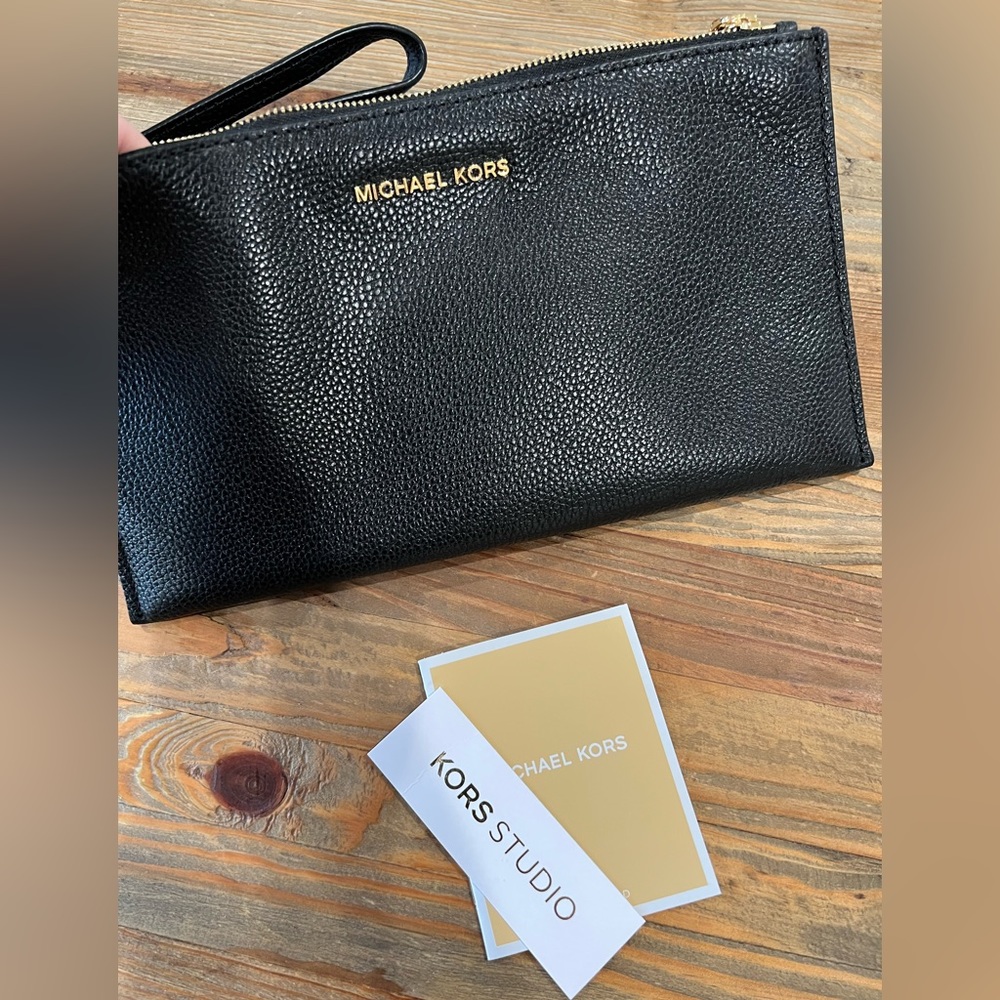 Michael Kors - Large Pebbled Leather Wristlet